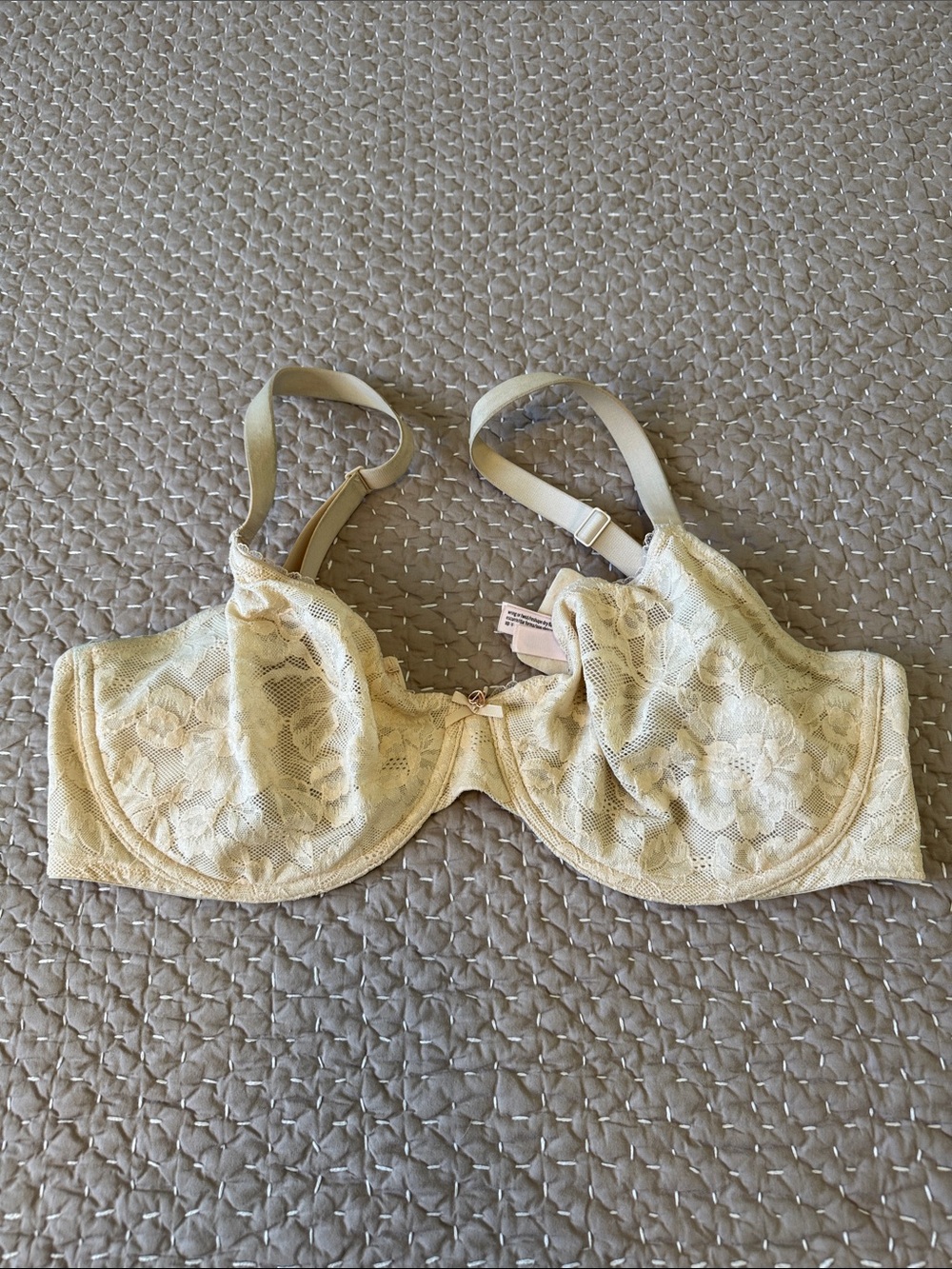 Victoria's Secret Pale Yellow Lace Underwire Bra